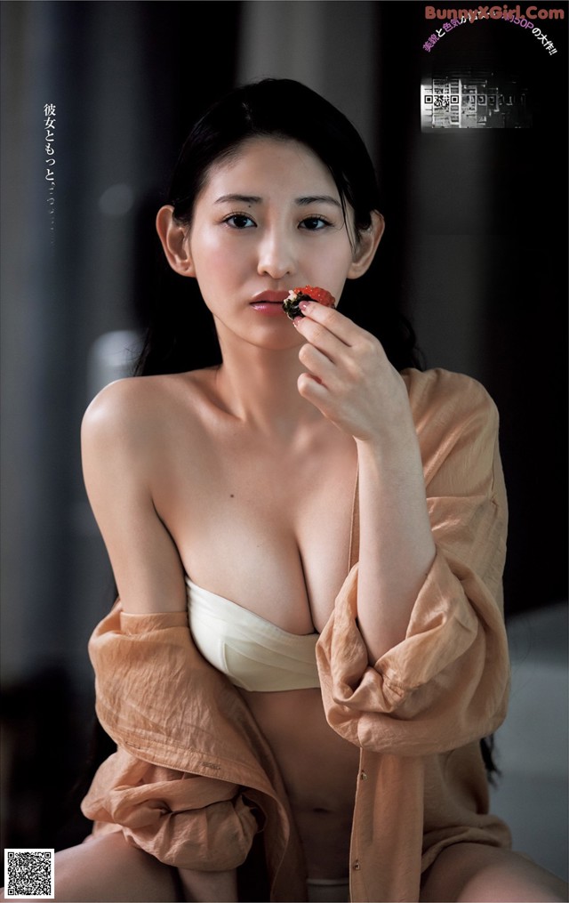 Eri Usami 宇佐美えり, Young Jump 2022 No.52 (ヤングジャンプ 2022年52号) No.89aa55